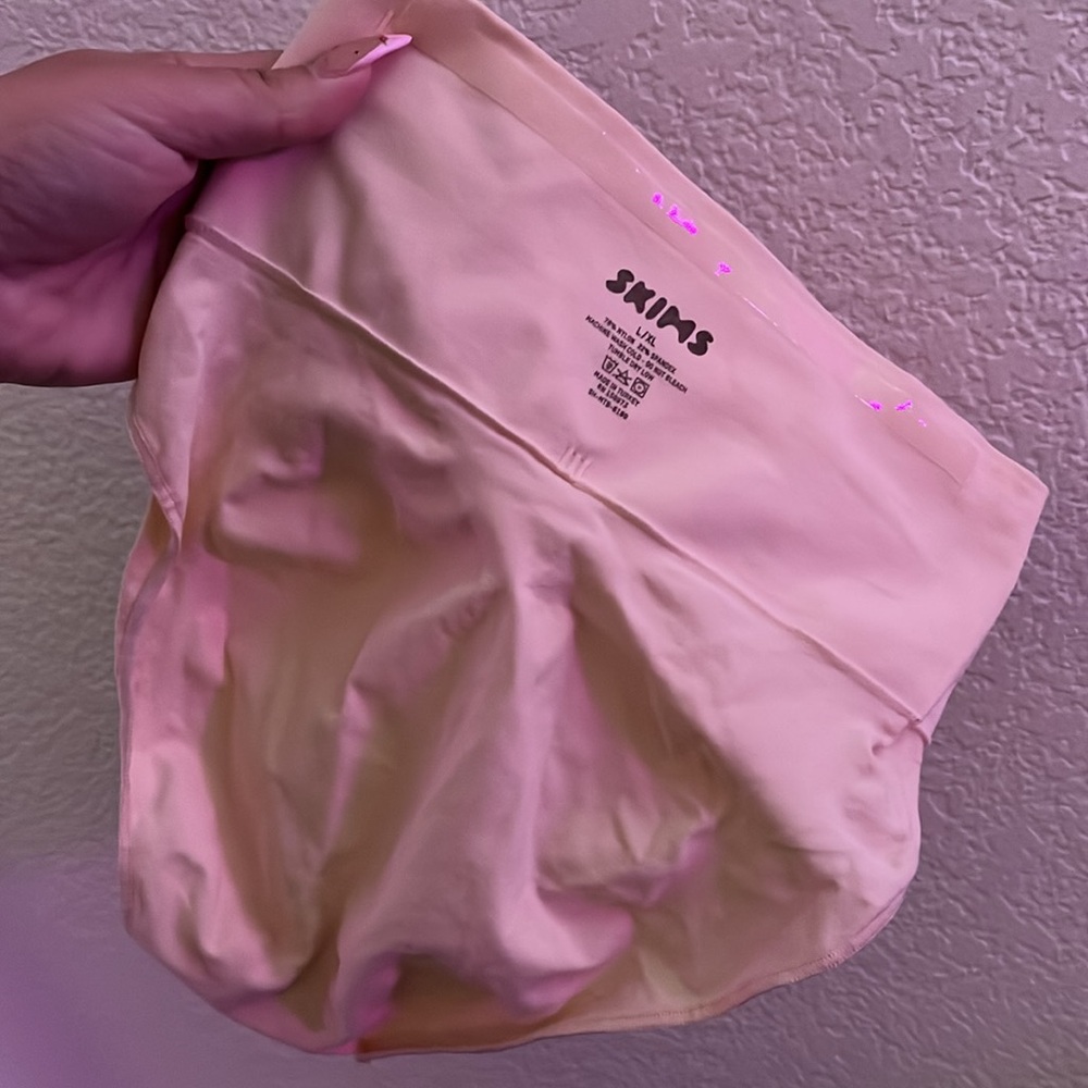 NWOT SKIMS PANTY - Picture 7 of 10